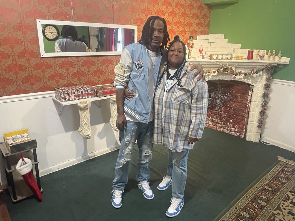 datboibad3702's tweet photo. Any ladies in Chicago or indiana  come let's us love on you https://t.co/rAgWdhhJ3c