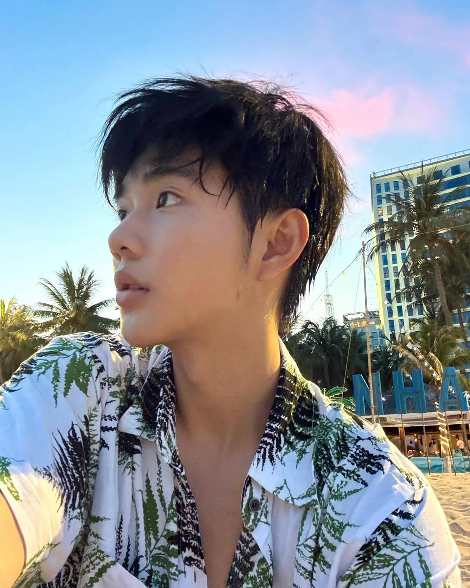 iKateCloud's tweet photo. 海岛沙��偶遇健身体育生
清瘦紧实薄肌，阳光晒出通透肌肤
椰林碧海配少年好身材，夏日限定心动 https://t.co/xo125s3dFu