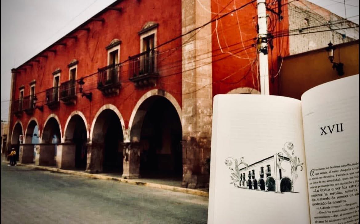 Paco_SilvaRob's tweet photo. En algunas noches, ven llegar carruajes fantasmagóricos a este inmueble. Se dice que son las sombras del paso de Benito Juárez por este pueblo, ya que aquí se hospedó en dos ocasiones y cruzó por estas puertas…

Descubre más eventos misteriosos en la trilogía #EntreLosSiglos 📚 https://t.co/b01SqVZ1Lg