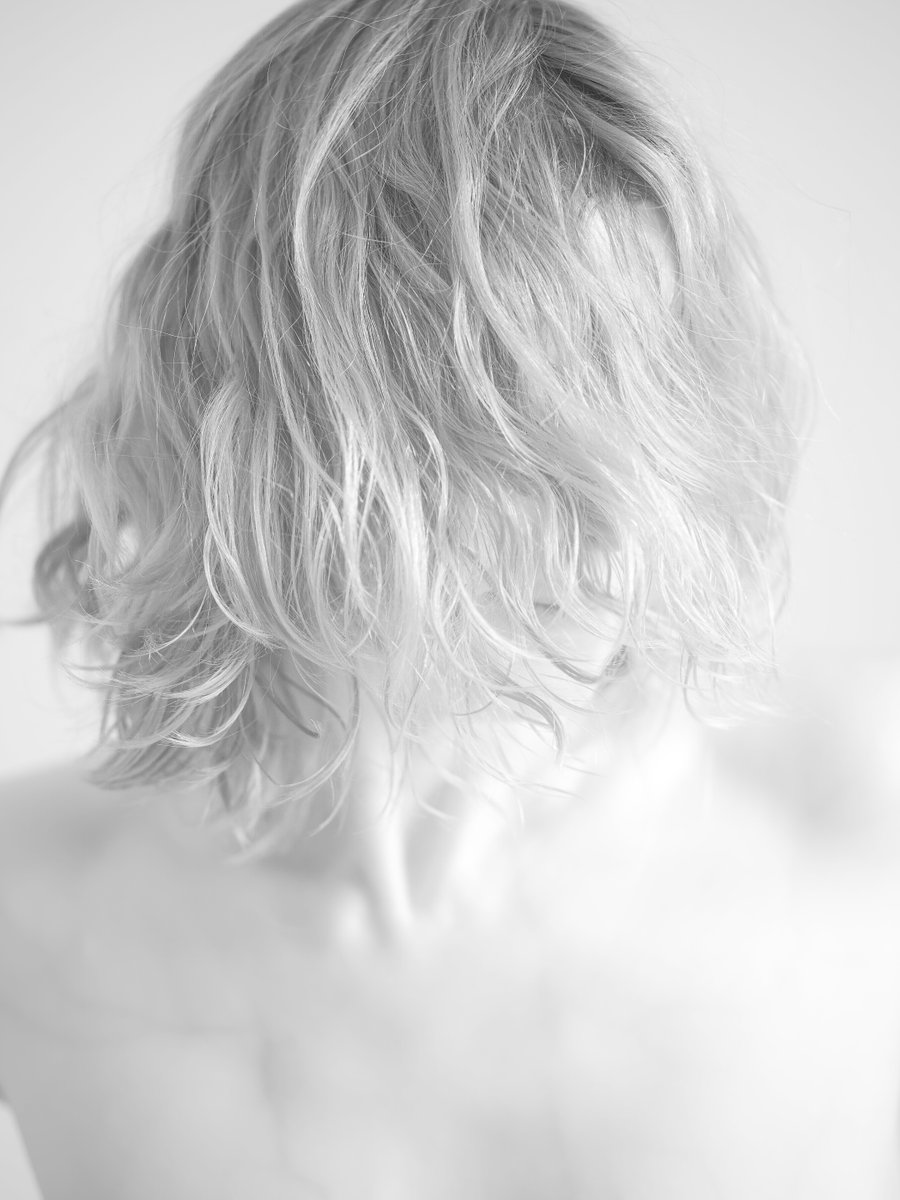 AmoaPhotography's tweet photo. Victoria. Between two movements, not in either one. From my Porcelain project https://t.co/Wmp2TrCEzS