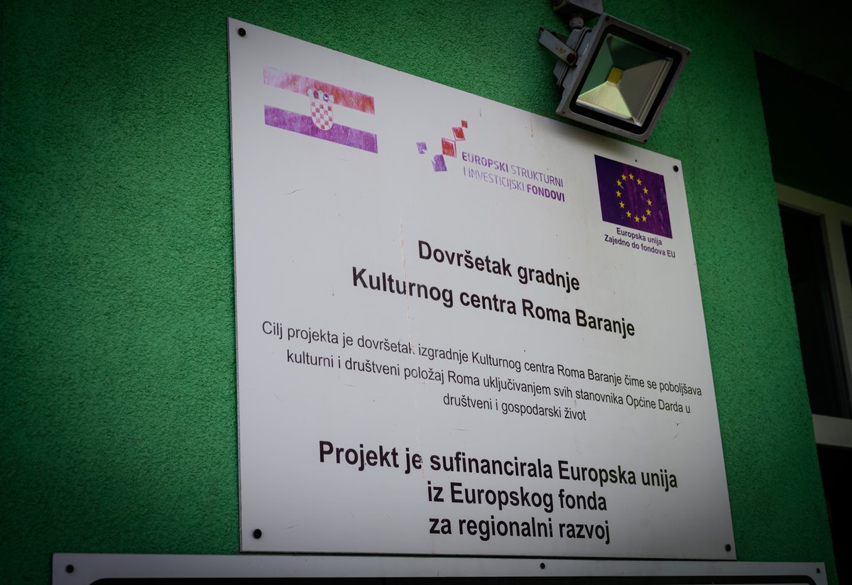 AndrejPlenkovic's tweet photo. Tijekom boravka u Osječko-baranjskoj županiji posjetili smo Dardu u kojoj su realizirana brojna ulaganja s ciljem stvaranja jednakih prilika za sve 🇭🇷 građane ✅ izgradnja 87 kuća, uređenje društvenog doma, dovršetak Kulturnog centra Roma Baranje, dogradnja i opremanje vrtića te podrška stambenom zbrinjavanju.

Rado smo se odazvali pozivu saborskog zastupnika Veljka Kajtazija s kojim ostvarujemo kvalitetnu i partnersku suradnju. Predstavnici nacionalnih manjina već su desetu godinu dio parlamentarne većine i pridonose političkoj stabilnosti Hrvatske.

✅Sustavno unaprjeđujemo položaj pripadnika romske nacionalne manjine u području obrazovanja, stanovanja, zapošljavanja, zdravstvene skrbi i društvene uključenosti.