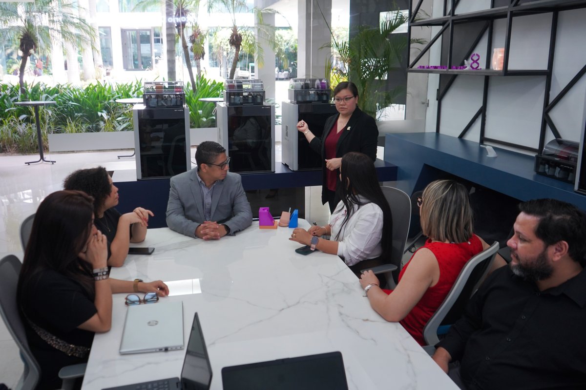 uees_ec's tweet photo. @unisimon En la UEES seguimos impulsando alianzas estratégicas que contribuyen a la formación de profesionales con visión global y al fortalecimiento de la educación superior. 📚

#CooperaciónAcadémica https://t.co/CjdsqmTZ9d