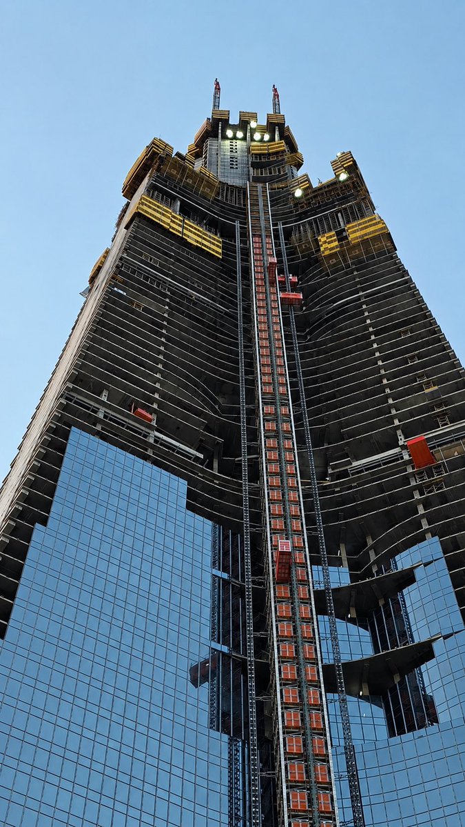 voovh's tweet photo. بـرج جــدة 🏗️ .. يصل الطابچ " 105 “

أصبح الآن ثاني أعلى بـرج في السعودية 🇸🇦. https://t.co/ZYGZjTUOw9