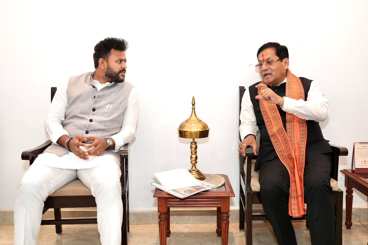 RamMNK's tweet photo. Met Hon'ble Union Minister for ports, shipping & waterways Sh. @sarbanandsonwal Ji along with Sh @bcjrofficial Garu, Andhra Pradesh Minister for Roads & Buildings.

We had an elaborated discussion on strengthening AP's port infrastructure, with a special focus on development of Mulapeta Port.

Driven by CM @ncbn Garu's leadership and backed by PM Sh. @narendramodi  Ji’s Sagarmala vision, the state is becoming India’s maritime gateway and logistics hub in the Bay of Bengal region.