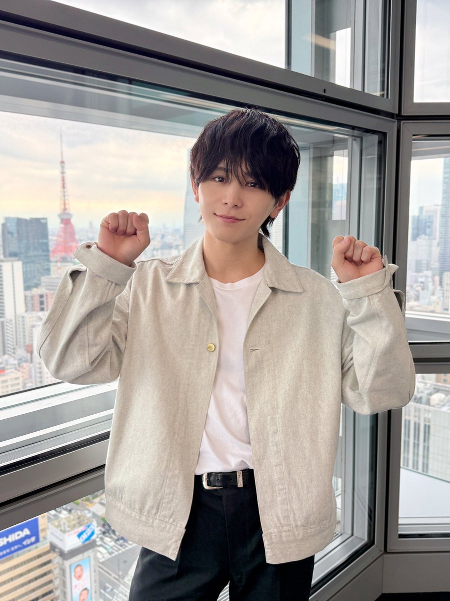 y__clover's tweet photo. ビジュ良すぎてびっくりするし手が可愛すぎるて https://t.co/OVsZDOkopE