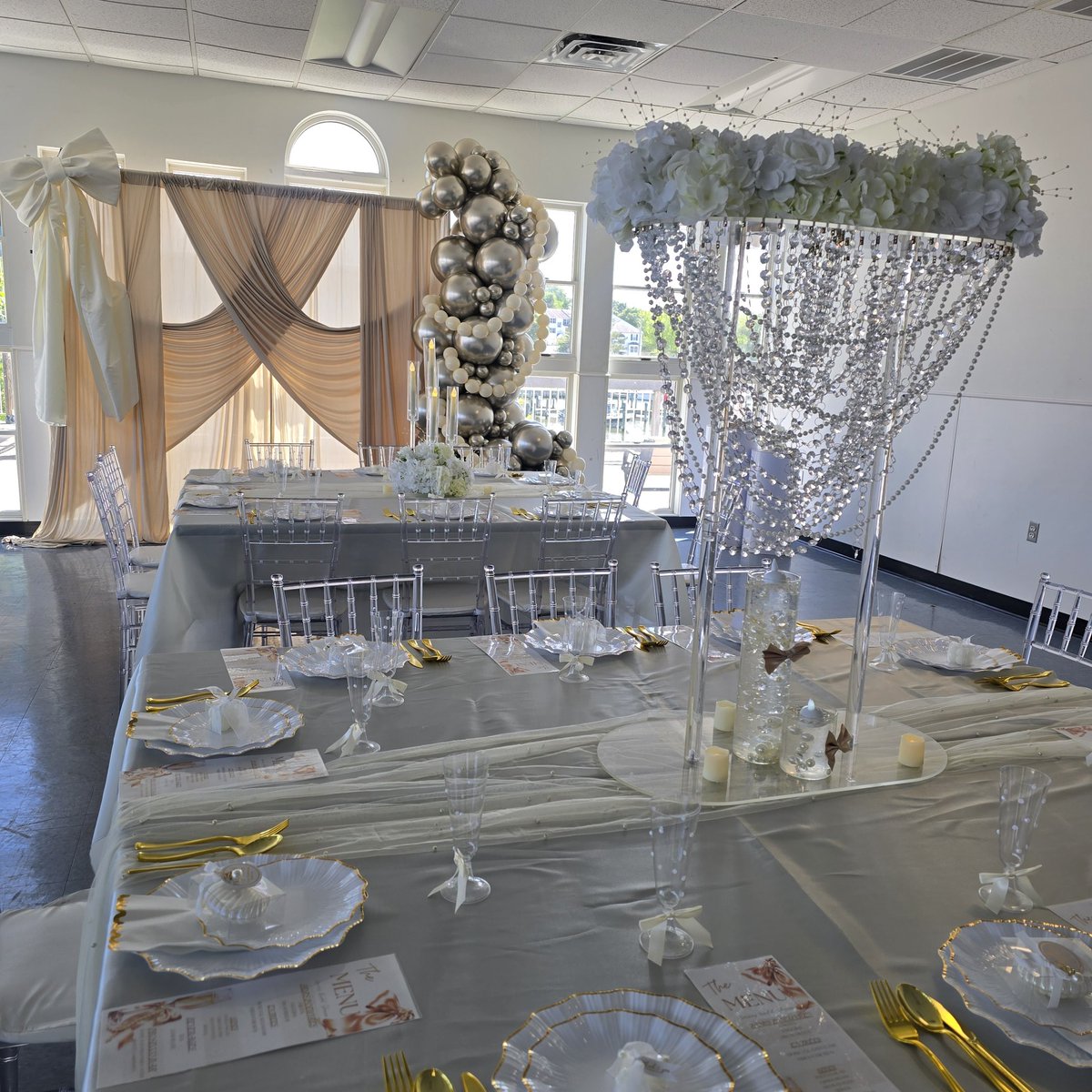CrystalClearSo5's tweet photo. Pearls &amp; Prosecco Bridal Shower 💍 🥂 bride: @Thee__vina
 *balloon artist: @crystalclear.solutions
  @CV Linens 
 @balloons_direct @kalisanballoons
#dmvballoonartist  #crystalsballoons #pearlsandprosecco   #whitegoldmirrorchromeballoons 
  📍 Chesapeake Beach, MD https://t.co/j5yzRGEXKO