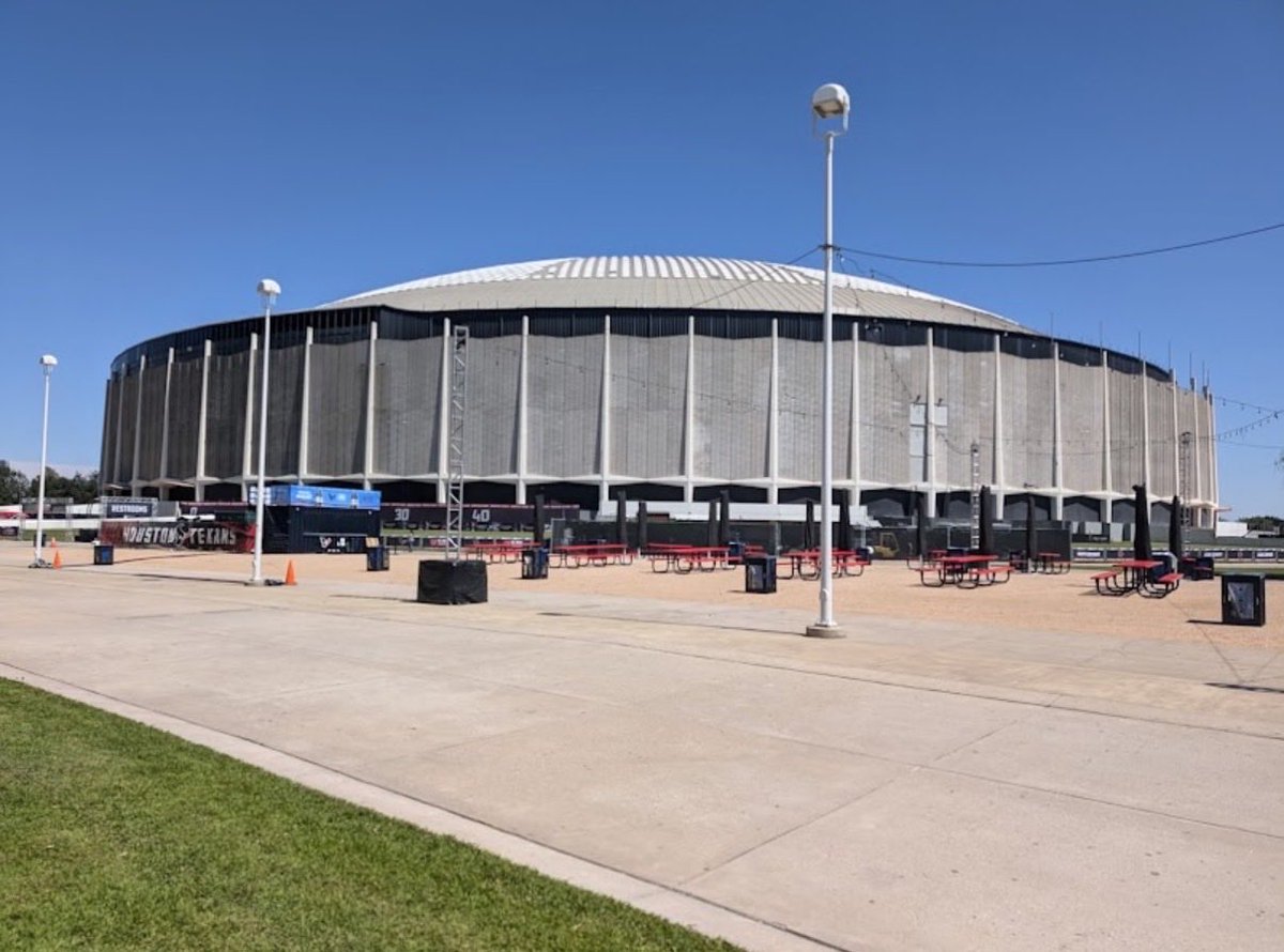profbrantley's tweet photo. The Houston Astrodome. The Eighth Wonder of the World. Good times… https://t.co/vkCBsYo5XC
