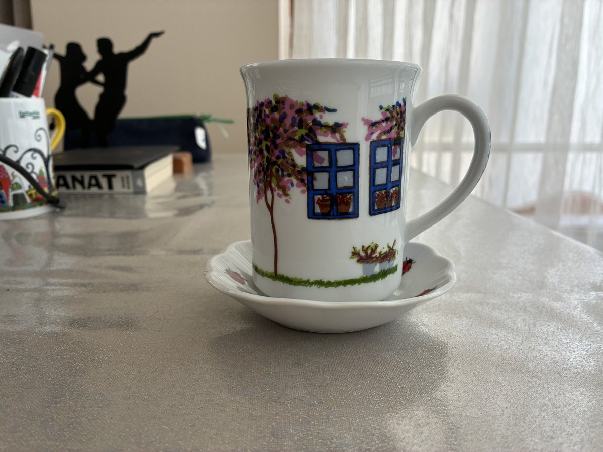 umitbarca's tweet photo. Saat 5 çayı İngilizlerin tekelinde deYildir, olamaz. Ben de içerim. Hem de porselen kupada sfsdfgsd Hem içerim hem de salata yaparım hem de Gece Gündüz 💜izlerim. Efsane ⬇️ dediği de Liverpool lu:) bence bildiniz siz onu:)
Yesterday desem mesela:)) https://t.co/GdsfArYb9g