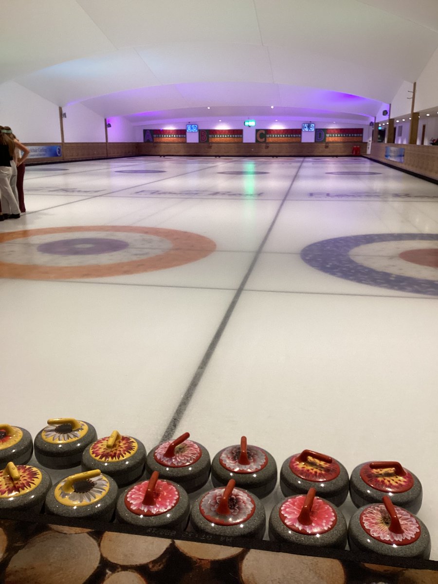 Millfieldhighsc's tweet photo. Today, the Heads of Houses took the Top 50 students in the school to the Flower Bowl.
They had the opportunity to take part in curling, golf and bowling.
We made each activity an interhouse competition and overall the Bears came out on top.
#TeamMillfield
#BeExceptional https://t.co/boLtGJ5uRa