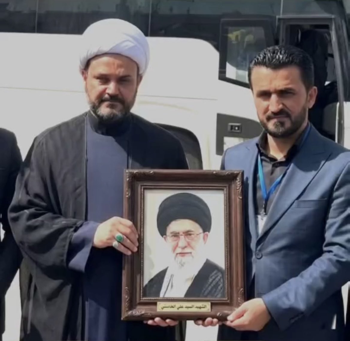 AljnwbAbn63210's tweet photo. الوقوف مع الحق شرف
لا يمنحه اللّه لذليل. https://t.co/83oF2GFDti