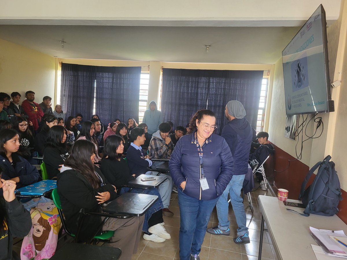 de_almoloya's tweet photo. El día de hoy acudió a nuestra institución el Dr. Jhonatan Perez Rossano de la institución de CECOSAMA a platicar y concientizar a los jóvenes respecto a las consecuencias físicas, emocionales y legales del consumo de sustancias adictivas. https://t.co/9s3RvbDLLU