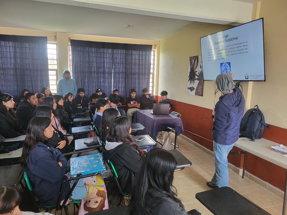 de_almoloya's tweet photo. El día de hoy acudió a nuestra institución el Dr. Jhonatan Perez Rossano de la institución de CECOSAMA a platicar y concientizar a los jóvenes respecto a las consecuencias físicas, emocionales y legales del consumo de sustancias adictivas. https://t.co/9s3RvbDLLU