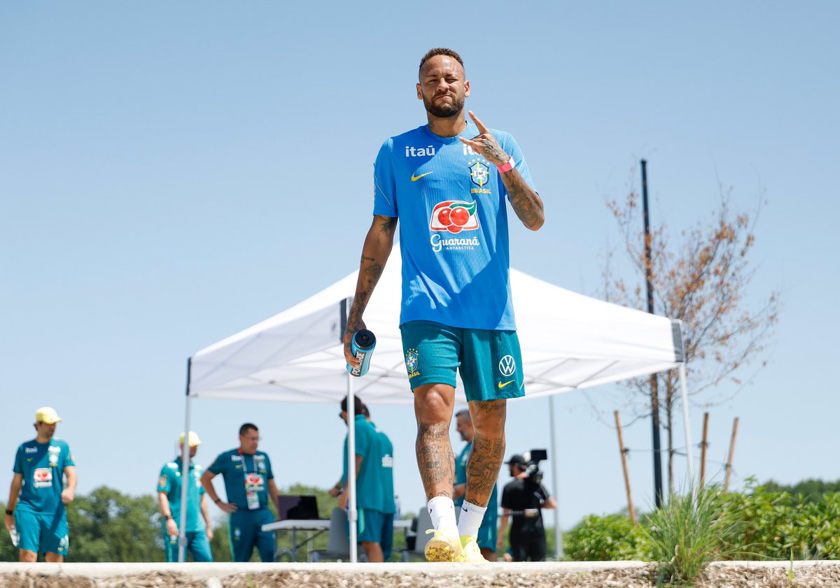 SantosFC's tweet photo. Neymar Jr segue na preparação para as oitavas. Vai pra cima deles, meu 🔟! 🇧🇷

📸 Rafael Ribeiro e Nelson Terme / CBF https://t.co/22R3ZHP9Kw