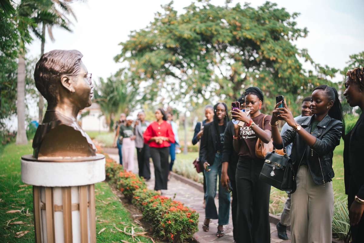 Eloquence360's tweet photo. Notre devoir, un Pays plus beau qu'avant.

Cela passe par la connaissance de notre propre histoire. Et dans ce conte, nous puisons notre idéal dans les rôles modèles de notre société.

#E360 #Éloquence360 https://t.co/UjObwUqDLe