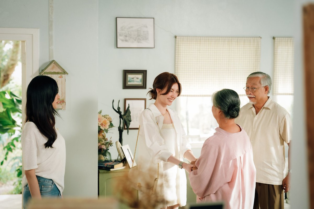 bleuefly's tweet photo. รีวิว #วาดฝันวันวิวาห์EP3
- ภาพรวมหวานม๊ากกกก จะหย่ากันกี่โมง พาร์ทปัจจุบันง้องอนกันน่ารัก พาร์ทอดีตก็รักกันสุดๆ 
- แต่ที่เศร้าคือในขณะที่ฝั่งบ้านน้องนีนพยายามให้สองคนนี้กลับมารักกันเหมือนเดิม ฝังกิ่งกมลก็พยายามให้สองคนนี้แตกกันโดยใช้เมลินซึ่งดูจากตัวอย่างตอนต่อไปน่าจะขมมาก🥹✌🏻 https://t.co/HrtoBoqNCs