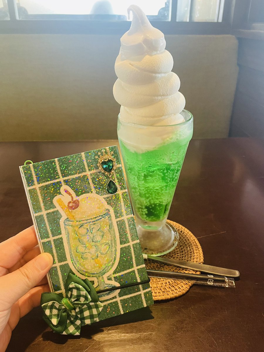 ysu538's tweet photo. #とみーずるーむ

ソフトクリーム大きすぎてびっくりした😂
今月はいろんなところでメロンクリームソーダ食べようと思います

#手帳好きさんと繋がりたい https://t.co/mb4Jz1N1G6