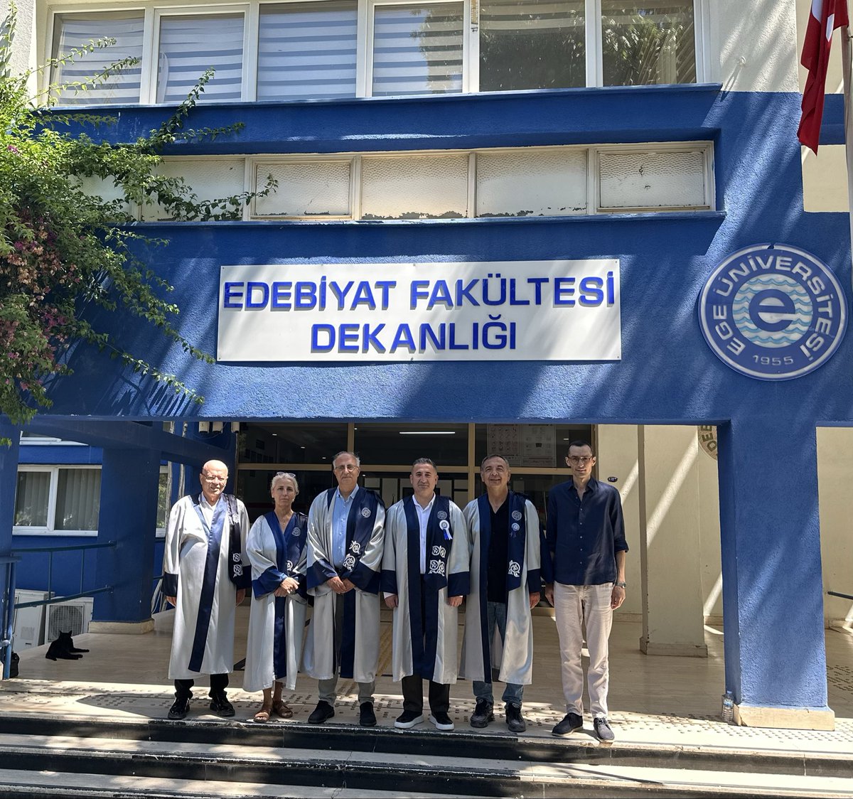 ali__gunes's tweet photo. Prof. Dr. Nuri Karakaş danışmanlığında doktora tezimi savunarak doktora derecesini başarıyla tamamladım. Bu süreçte bana destek olan değerli danışmanım başta olmak üzere daima yanımda olan ve hiçbir desteği esirgemeyen aileme, dostlarıma ve bana güvenen herkese teşekkür ederim. https://t.co/Gt2Gw8Gfcz