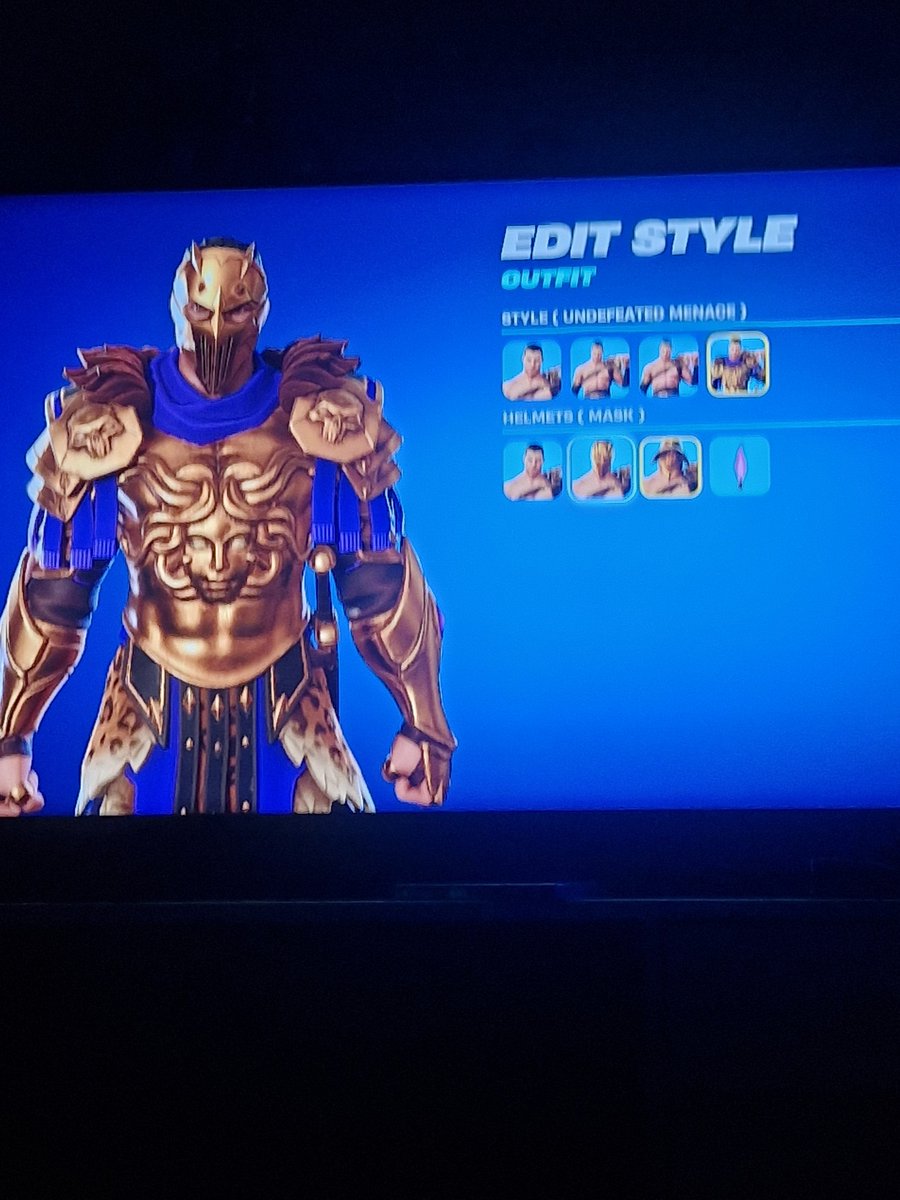 KaidenHodson's tweet photo. It seems his armour only glitches when he puts a helmet on https://t.co/lwfrvW64Cz