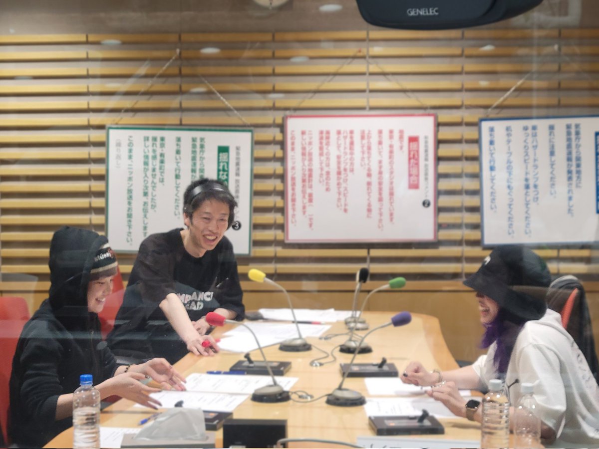 HANA_ANNX's tweet photo. まつ毛が切れちゃったKOHARU
茎で花を見抜くNAOKO
#HANAANNX https://t.co/bTSHiA7IqW
