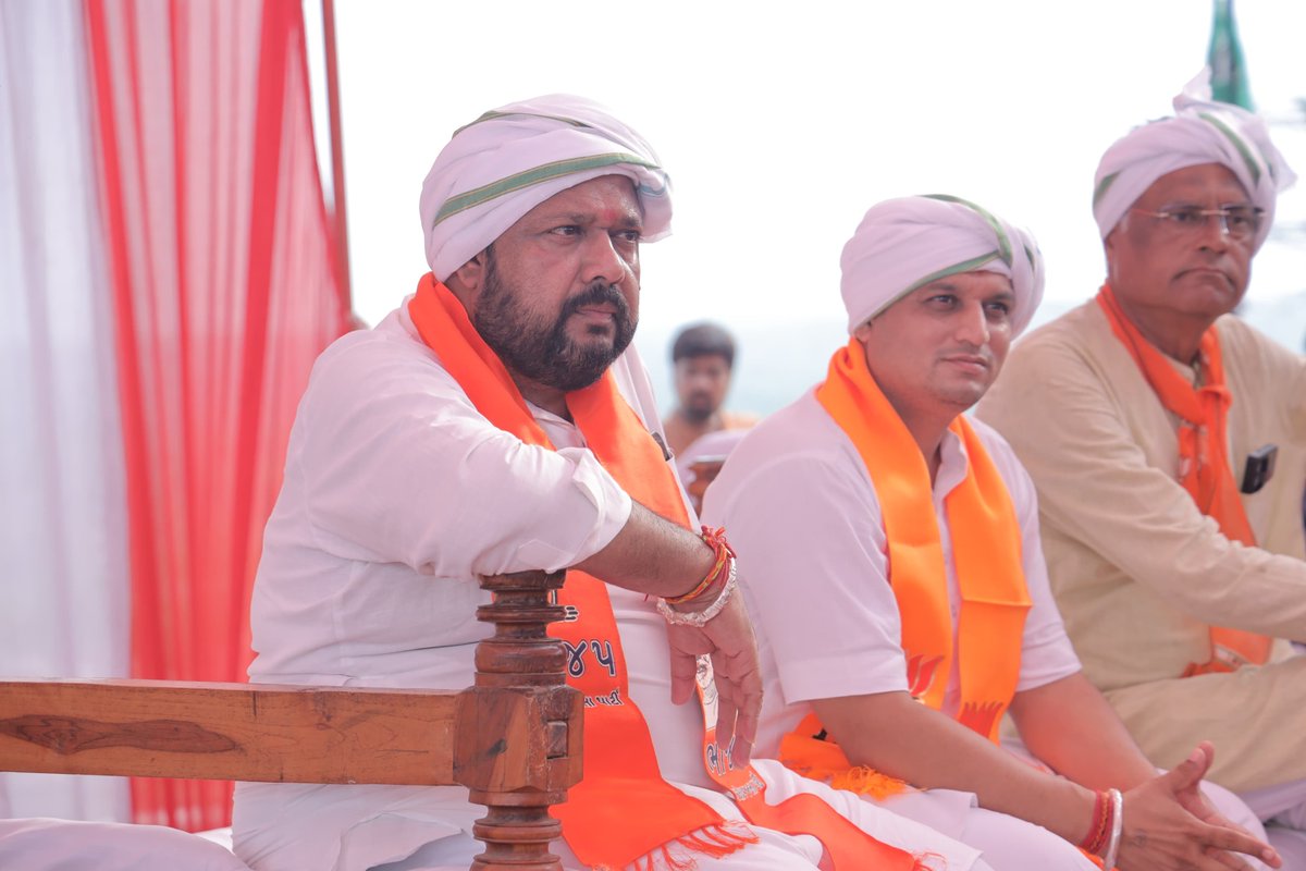 rajpalsinh_bjp's tweet photo. સ્વસ્થ જમીન, સ્વસ્થ ભવિષ્ય

પ્રદેશ અધ્યક્ષ શ્રી @iJagdishBJP  જી એ આજે શહેરા ખાતે 'પ્રાકૃતિક કૃષિ સંવાદ'માં ખેડૂત ભાઈઓ-બહેનો સાથે સંવાદ કર્યો.

#One_Day_One_Assembly https://t.co/Y7rOUBUxeb