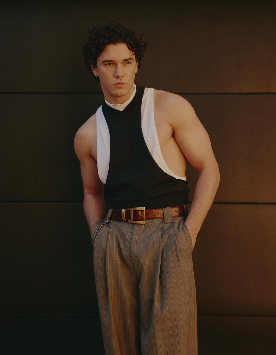 nadratelie's tweet photo. ( ֲ… ) ⠀  𝗞𝗲𝗶𝗹𝗲𝗻  x  Behind The Blind Magazine

|        SS23        ,       the  dualis male tank    |
 
Clean proportions, sharp details, and understated confidence. Designed to redefine everyday essentials with effortless sophistication  @solftmuse  🪘🫧✨ https://t.co/EXog5ImsWv