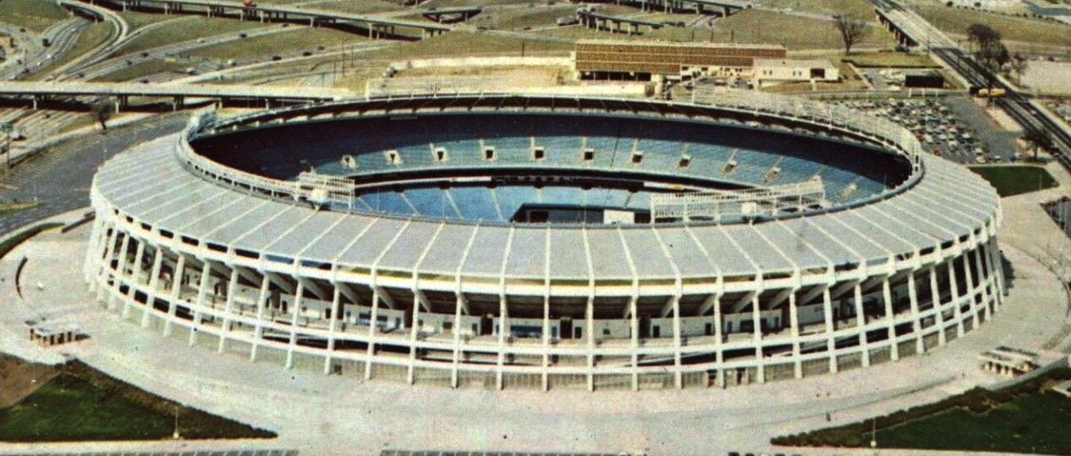 DuvAlumniSports's tweet photo. @Super70sSports Fulton County Stadium - 1969 Braves - Reds https://t.co/B62ZyjC6mV