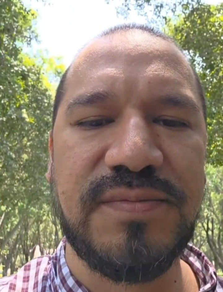 AlbertoDin84757's tweet photo. En serio que los fachos tienen su realidad bien alterada...
Chequen al busca trapos @jorgegogdl ,que critica el físico de otros, teniendo esa pinchę cara tapada con un chile relleno en vez de nariz.
No memes!
😂😂😂 https://t.co/eGbmynWbCG