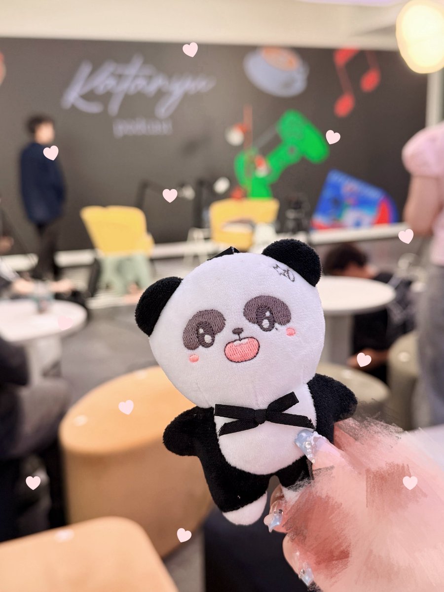 lovinchhichi's tweet photo. วันนิเปนอีกวันที่มีความสุขมาก ๆ ดีใจที่มีโอกาสได้เข้าไปนั่งฟังน้องจินวุคในรายการ #KatanyupodcastxJINWOOK 🥺💘📺 หล่อมากกกก พี่คิมอปป้าของสาว ๆ >_< 

รุ้สึกว่าเสน่ห์ของน้องจินไม่ได้มีแค่ตอนอยุ่บนสเตจ รายการนิดึงความน่ารักของน้องออกมาได้หมดเลย น้องจินเปนคนตลกน่ารัก บางประโยคเจ้าตัวยังไม่รุ้เยยว่ามันฮามากแต่คนขำทั้งสตู 555555 โคดน่ารัก 🥹 เรื่องที่น้องจินเอามาเล่าวันนิ ทำให้เหนทุกช่วงเวลาที่น้องผ่านมาได้ ยิ่งฟังก้ยิ่งรุ้สึกภูมิใจในตัวน้องจินมากขึ้นกว่าเดิม กว่าจะเปนจินวุคบัสวันนิ มันยากมากเลยน้าㅠㅠ บางช่วงแอบน้ำตาซึมเลยㅠㅠ น้องจินเปนเด้กที่น่ารักทั้งภายในและภายนอก นิสัยน่ารัก จิตใจน่ารัก หน้าตาก้น่ารัก รักน้องจินมากกว่าเดิมยังไม่เคยลดเลย 🤲🏻💘 พี่ภูมิใจในตัวน้องจินที่สุดในโลก คนเก่งที่สุดดดดดดดดดดดมาก ๆๆๆๆ ในโลกนิเลย 💘 ถ้ารายการออนจะดูซ้ำ 10000000000 รอบ น่ารักมากจิง ๆ 

💌 ภู ไทย จั๋ง โดนเม้ามาก 5555555555

#JINWOOKkim