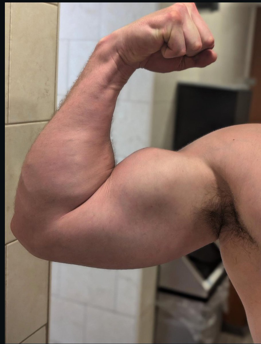CampBloodJosh's tweet photo. Absolutely drenched. Enjoy some sweaty Flex Friday https://t.co/BvDqTm9wTI