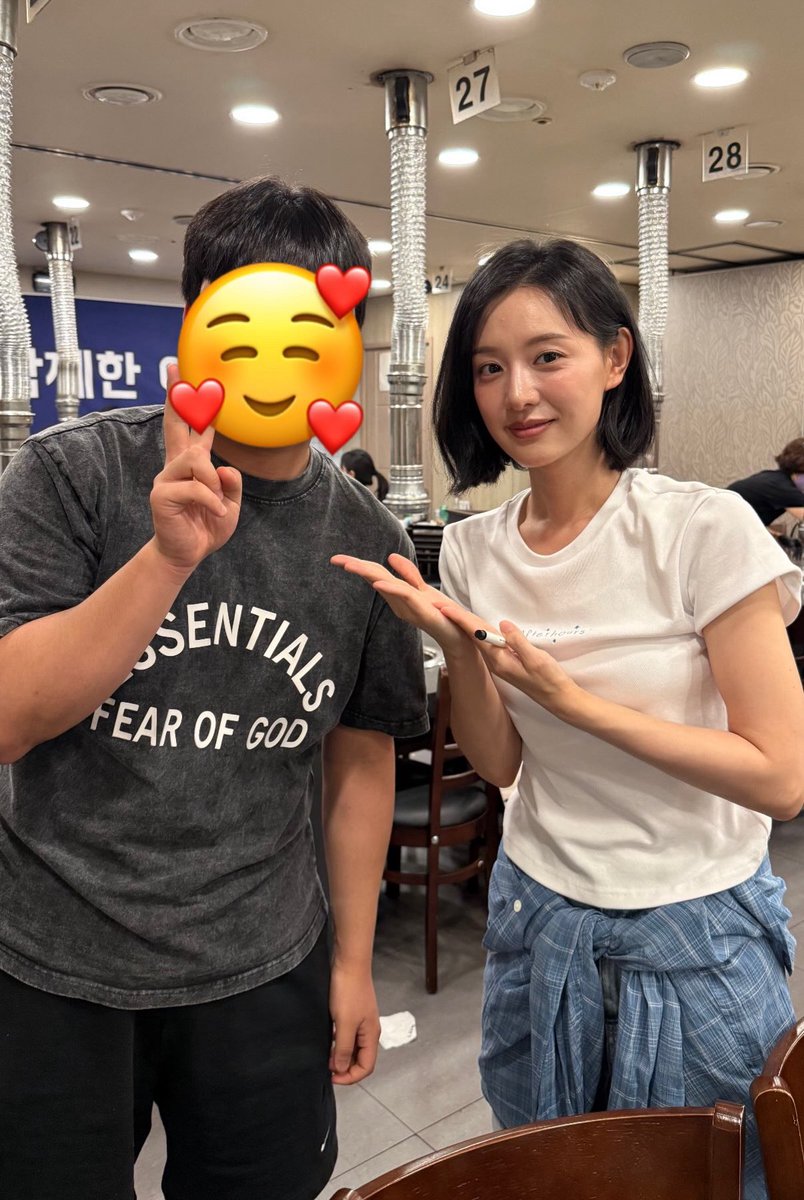 kittyzwonii's tweet photo. 아씨 잠만 김지원 초훈녀력 미쳣나 
이 사진 유독 너무 조그맣고 까시인거 티나고
묘하게 술톤까지 느껴져서 사귐통 제대로옴 https://t.co/gzqSdQIxr4