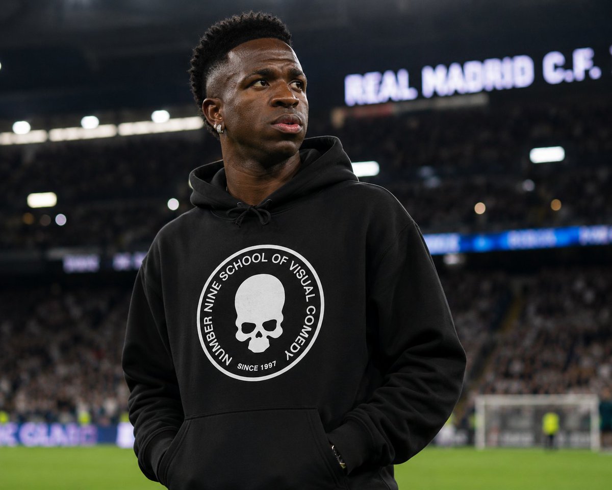 pouremup's tweet photo. Imagine if Vinicius wore the Number Nine…What would you call this? https://t.co/yt4GWMEJYc