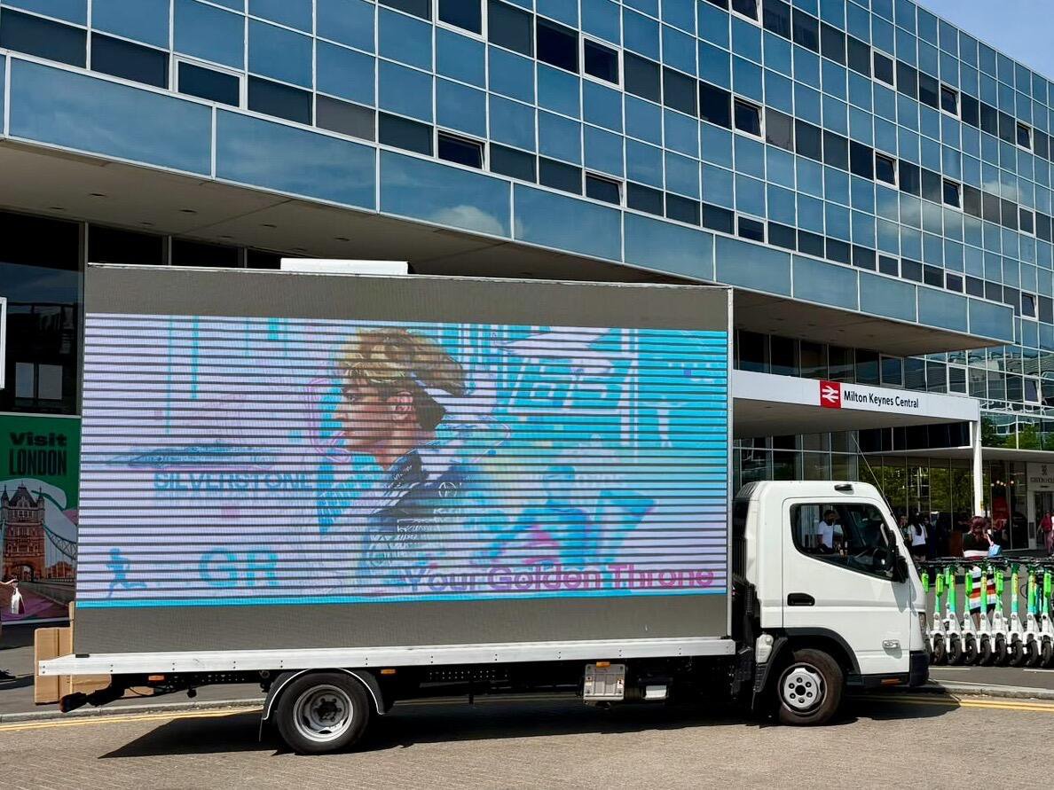malfoytherin's tweet photo. Support screen trucks &amp; bikes for George spotted in Milton Keynes 🩵

via TEAMGR63_车迷俱乐部 on xhs https://t.co/OcIkDq5Df9