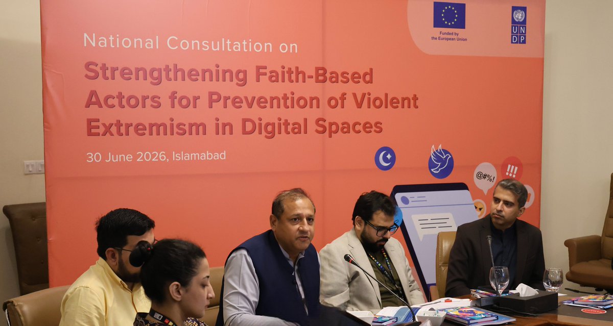 UNDP_Pakistan's tweet photo. When trusted voices speak, communities listen — including online. 🕊️

Funded by the European Union under @UNDPAsiapac's Preventing Violent Extremism (PVE) initiative, #UNDPinPakistan's PLEDGE Project brought together religious scholars, seminary representatives, and academics in Islamabad to strengthen the role of faith-based actors in preventing violent extremism online.

Together, they explored how faith-informed leadership can promote responsible digital engagement and counter harmful narratives — contributing to safer, more inclusive digital spaces for everyone.

#DigitalSafety