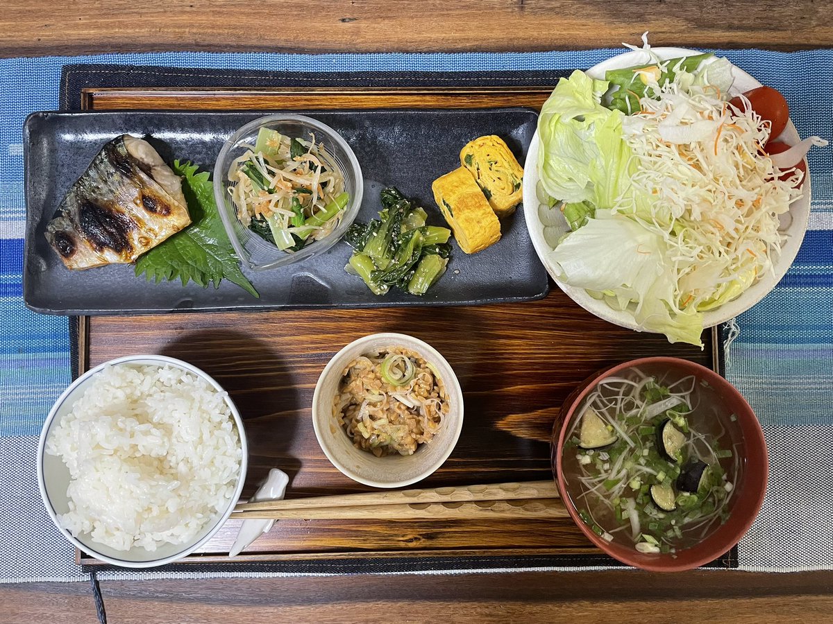 Tomo_Mrk3B01's tweet photo. Spending Happy Friday night time with tasty #dinner is one of the great ways to relax yourself, reset your mind for happy weekend time😉
Anyway, today’s dinner looks good & tasty as well as last night. Okay. Let’s eat!
#cookingathome
#おうちごはん
#twinglish
#Twitter家庭料理 https://t.co/MAYXFDM3xl