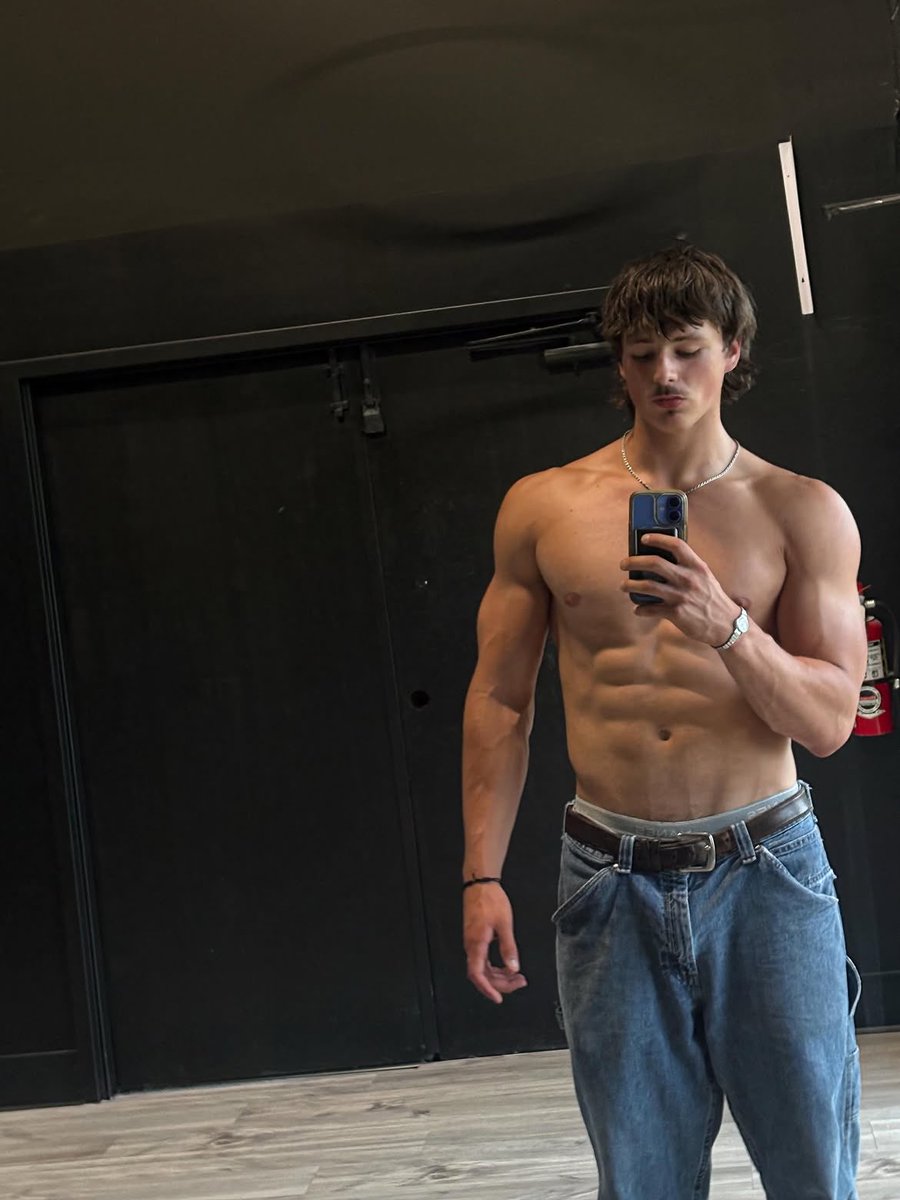 masterdevint's tweet photo. Fresh out of the gym. Still got energy left for tributes, calls, and drains. Come fucking serve daddy boys 💪💸 https://t.co/fokrZ6Kx3R