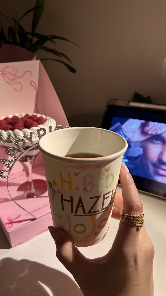 jojoemoh's tweet photo. لا زالت الاحتفالات!🥹💕🍸🎀 https://t.co/x9nZuiVpZi