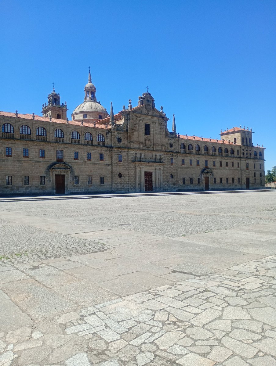 paulaverao's tweet photo. Mordor de Lemos, summer experience. 😵💫
#Monforte https://t.co/ZvFwrWFNBs