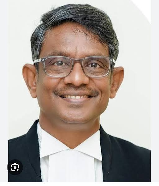 Ramjiupdates's tweet photo. இன்றைய சூழலில், தனி தமிழ்நாடு கோரிக்கையை தேச துரோகமாக பார்க்க முடியாது; மாறாக இந்த கோரிக்கையை முன்வைப்பவர்களை மன நல பிரச்சனை உள்ளவர்களாகவே பார்க்கப்படுவர்  

நீதிபதி பரத சக்கரவர்த்தி https://t.co/TT1uQeJRXr