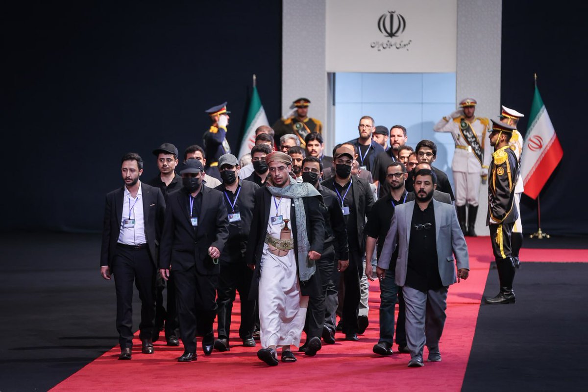 iraninarabic_ir's tweet photo. بالصور | مراسم إلقاء مسؤولي وشخصيات الدول الأجنبية التحية على الجثمان الطاهر لقائد الثورة الإسلامية الشهيد. https://t.co/aDT2miSMmW
