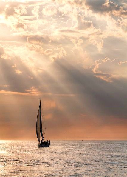 Elonova2003's tweet photo. 💛 THAT SCENT OF FREEDOM, THE COZY SAND BENEATH MY FEET, THE MAGIC OF SAILS AGAINST THE MAJESTY OF THE SUNSET 🪄🌊⛅️🫠⛵️🌊🪄THAT LONGED FOR SEASIDE VIBE MAKES ME THE HAPPIEST SOUL OF ALL 🤍🥹👌👑🤍 I SEND A LOVING WELCOME TO ALL MY BEAUTIFUL FRIENDS 🫶🩵💛🩵🤗🧁☕️🫶☕️🧁🤗🩵💛🩵🫶 https://t.co/gkQYfhucXw