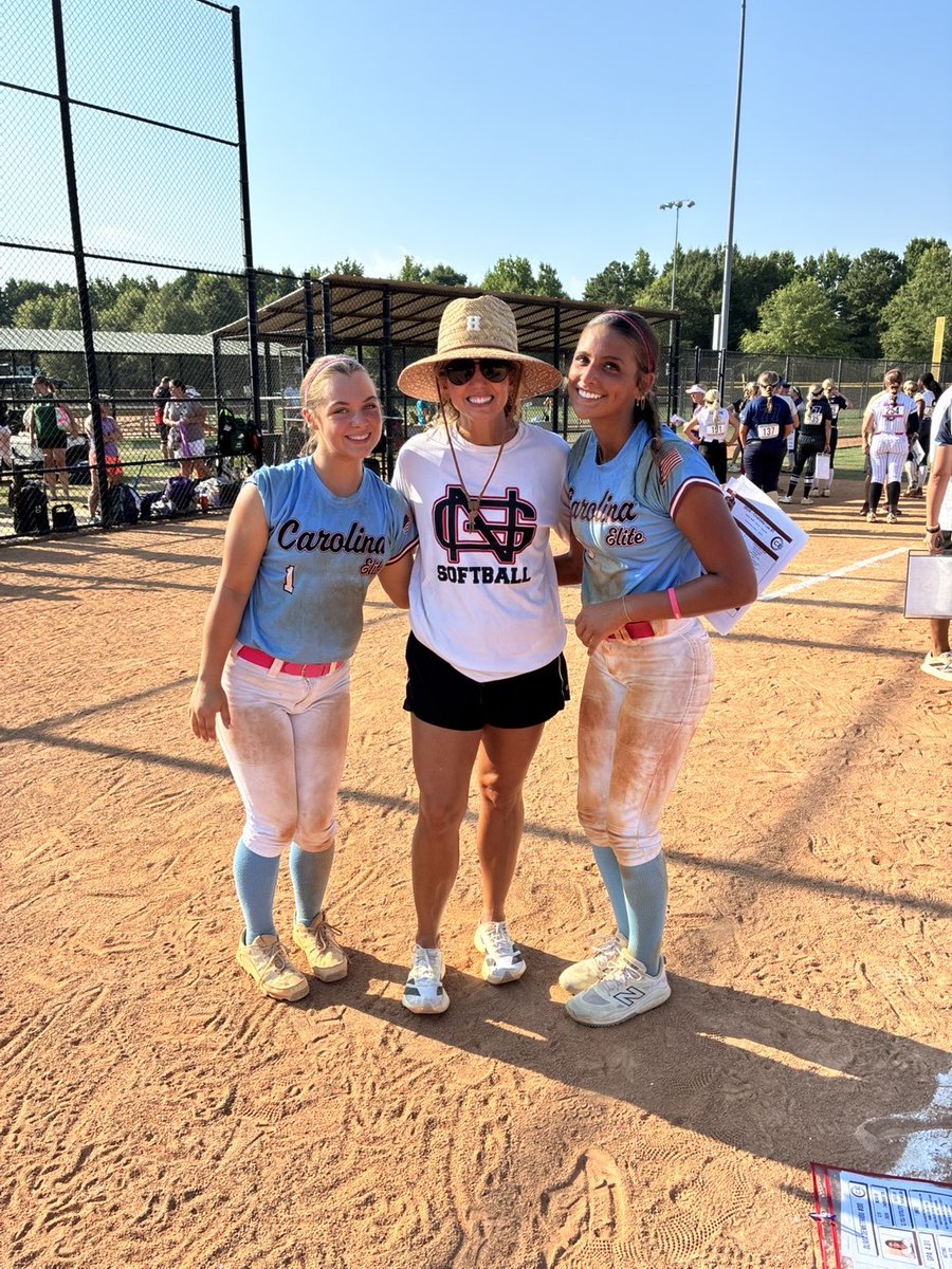 Charlotte_2028's tweet photo. Had so much fun this week getting to learn and improve my game at the Diamond Direction camp in Spartanburg. A BIG thanks to all the coaches this week!!
#2028grad #DiamondDirection
@DDSBandEvents @HollarShena @kara_shutt and coach Hall!! @SBRRetweets @ExtraInningSB @D1Softball https://t.co/tXOef0IShY