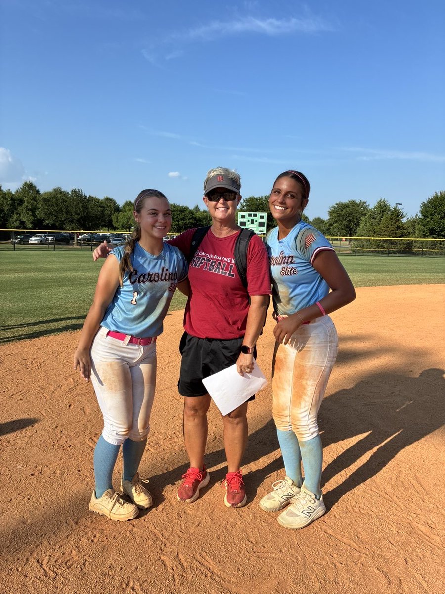 Charlotte_2028's tweet photo. Had so much fun this week getting to learn and improve my game at the Diamond Direction camp in Spartanburg. A BIG thanks to all the coaches this week!!
#2028grad #DiamondDirection
@DDSBandEvents @HollarShena @kara_shutt and coach Hall!! @SBRRetweets @ExtraInningSB @D1Softball https://t.co/tXOef0IShY
