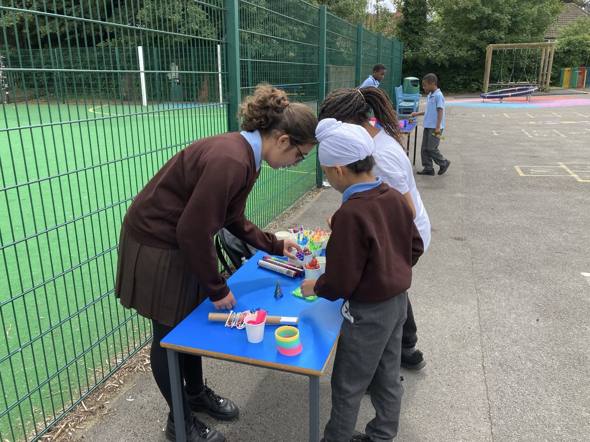 StClaresVoice's tweet photo. Year 6 have been working hard on their ‘fiver challenge’. They learned how to set up and run a business and how to please their customers. #fiverchallenge #teamwork #businessenterprise #year6fun https://t.co/2ySDSb2W8v