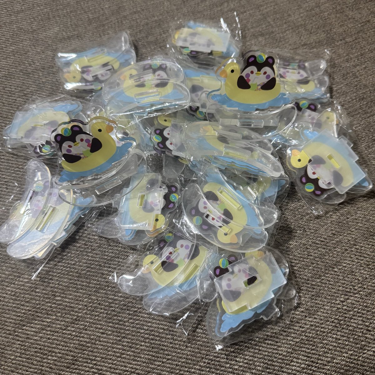 everyday_nxcx's tweet photo. 🐻🐧 Giveaway 🌊⛱️
Standy 15 EA 
🗓️ 28/7/69
📍 Union mall
⏰ TBA
#jossgawinconcert
#JossGawin https://t.co/LEvzSEzJvO