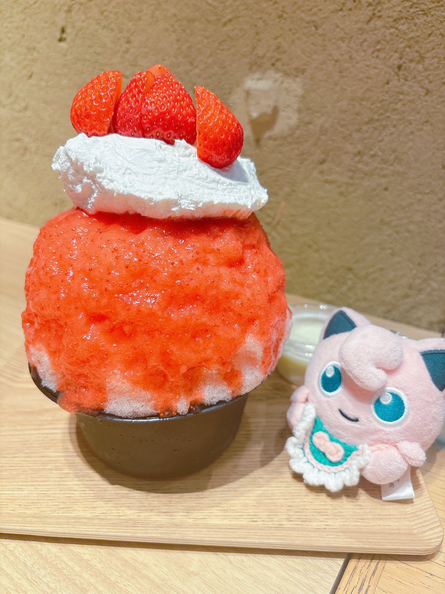 niku1010's tweet photo. 横浜にひみつ堂ができてた〜🍧🍓 https://t.co/oySvBVD1mg