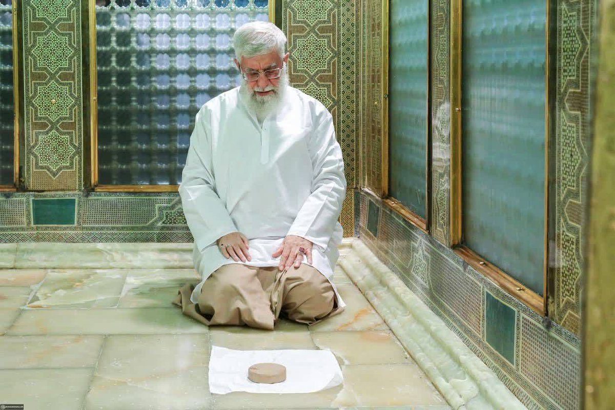 TalksWithWorld's tweet photo. With exceptional courage, he stood firm against every form of oppression and every force that sought to dominate free nations, never retreating from his principles.
#ImamKhamenei #Legacy https://t.co/ZEFGVnuTA2