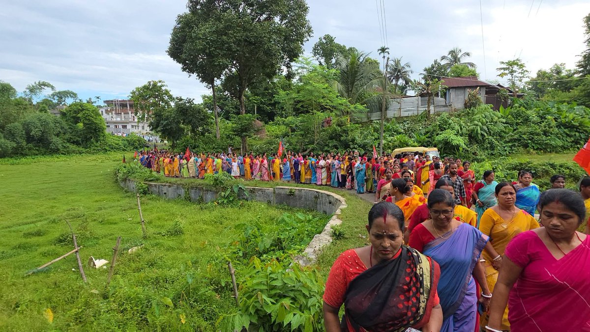 ramprasadpalBJP's tweet photo. Thousands of people joined today’s #PrabhatPheri at Booths 46, 47, 48 & 49 under Bagmara Gram Panchayat, commemorating the #BalidanDiwas of Dr. Syama Prasad Mukherjee.
Vande Mataram 🇮🇳
Jai Hind!
#BLSantosh
#NarendraModi
#AmitShah
#nitinnabin
#SambitPatra https://t.co/ruPepE3uyE