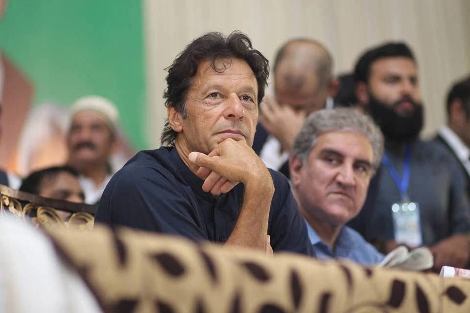 MakhdoomPTI's tweet photo. ہم اگر سر نہ اٹھاتے تو حکومت کرتے

ہم کوئی تم تھے کہ ہر حکم پہ سجدہ کرتے

#imranKhan https://t.co/BVa9mUds55