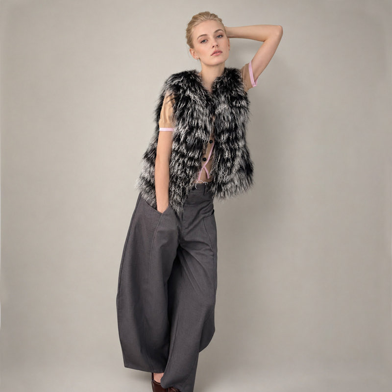 DAYMISFURRY's tweet photo. Black Frost Mongolian Lamb Fur Vest — cold elegance, sharp presence. Quiet luxury in its boldest form. #furgilet #furvest #lambfur #realfur #lambfurvest #lambfurjacket #womenswear #womenfashion #clothing #garment #outfits https://t.co/5AW4rGHUa6