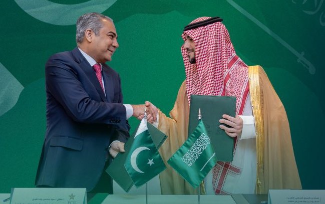 updatesbyHammad's tweet photo. 🚨 NEW ERA FOR CRICKET IN SAUDI ARABIA 🚨

- PCB and Saudi Arabia Cricket Federation have signed an MoU to build a cricket stadium in Jeddah. 🇵🇰🤝🇸🇦

#cricket #babarAzam #fifa_worldcup2026 https://t.co/FaYuHGKawG